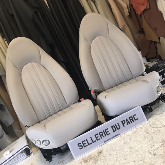 Vieux siège refait à neuf / Sellier Garnisseur